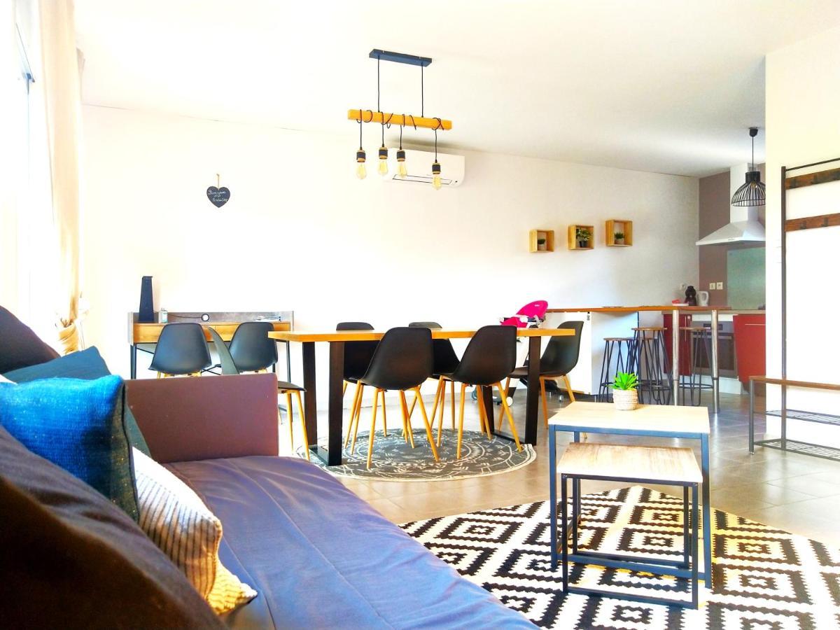 Le Clos Andree - Charmante Maison 8 Personnes - 5 Lits - Climatisation Reversible - Parking 3 Vehicules - Garage - Zone Nord - Terrasse Et Jardin Hébergement de vacances