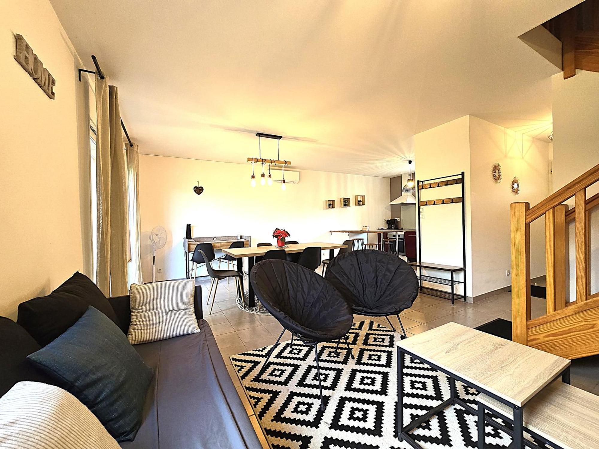 Hébergement de vacances Le Clos Andree - Charmante Maison 8 Personnes - 5 Lits - Climatisation Reversible - Parking 3 Vehicules - Garage - Zone Nord - Terrasse Et Jardin *