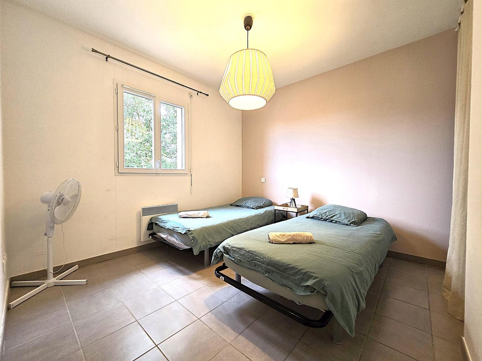 Hébergement de vacances Le Clos Andree - Charmante Maison 8 Personnes - 5 Lits - Climatisation Reversible - Parking 3 Vehicules - Garage - Zone Nord - Terrasse Et Jardin *