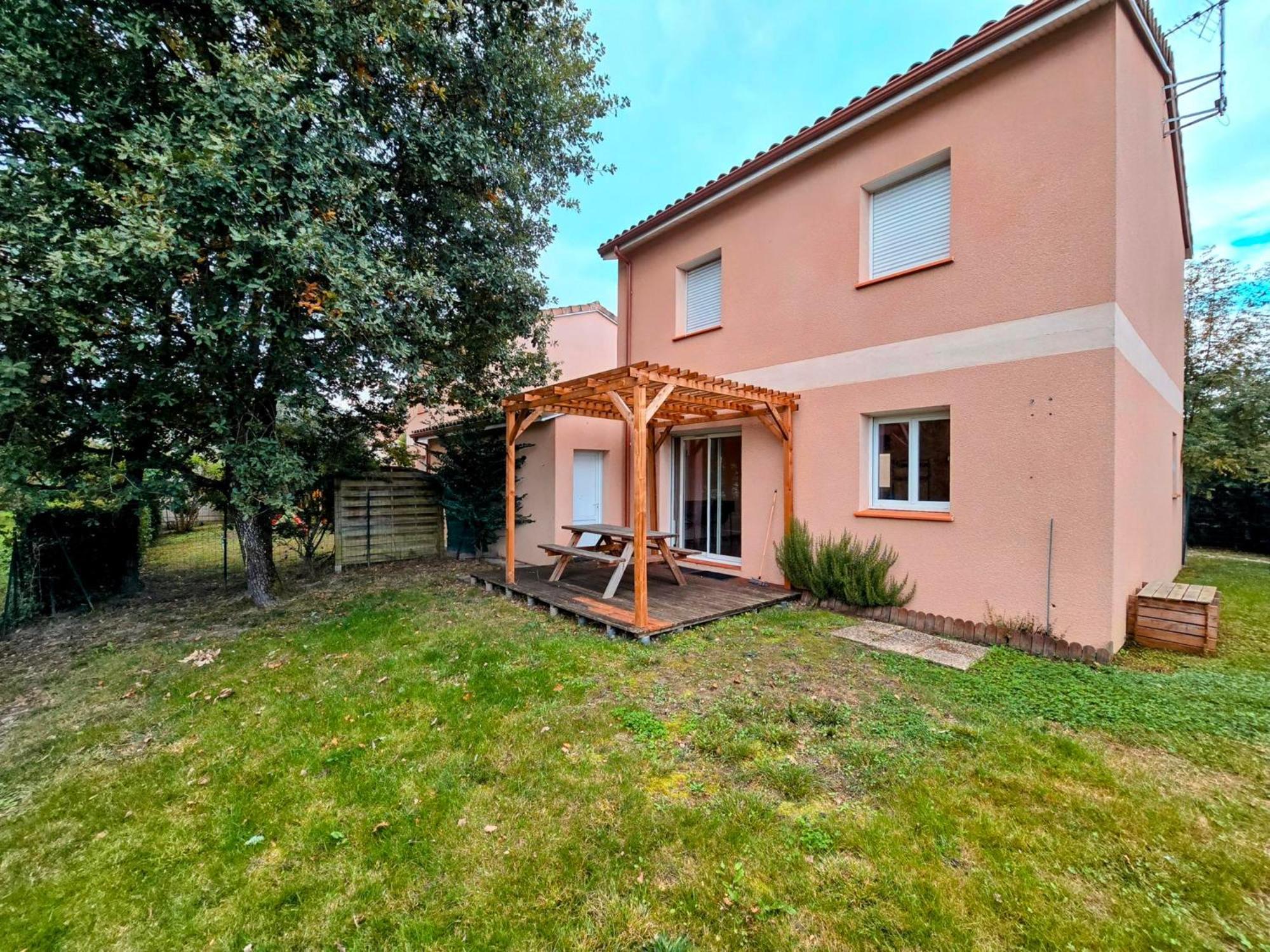 Le Clos Andree: Charming North With Garden And Garage Holiday home Montauban